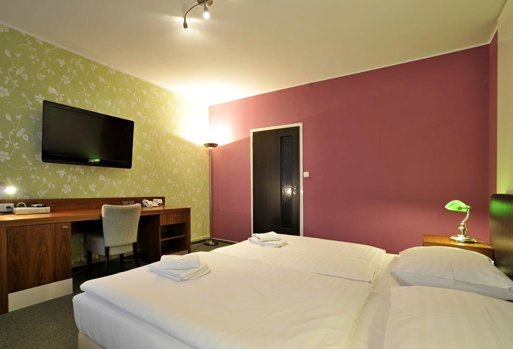 Hotel Krystal Hodonin Exterior photo
