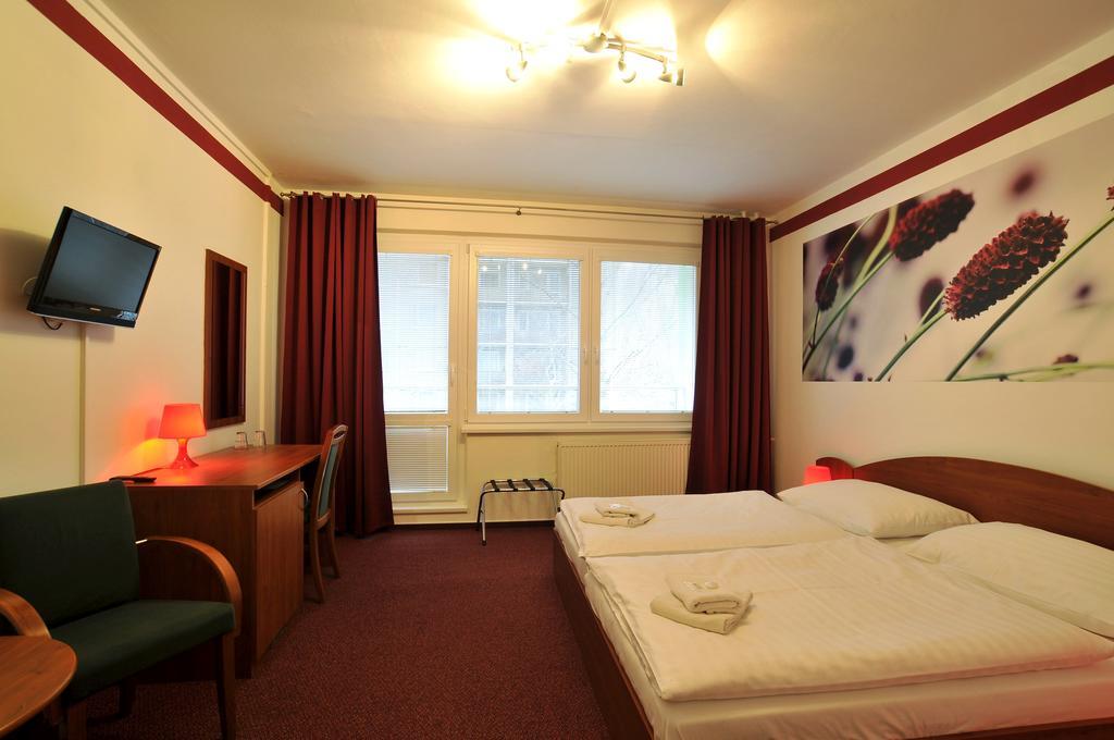 Hotel Krystal Hodonin Exterior photo
