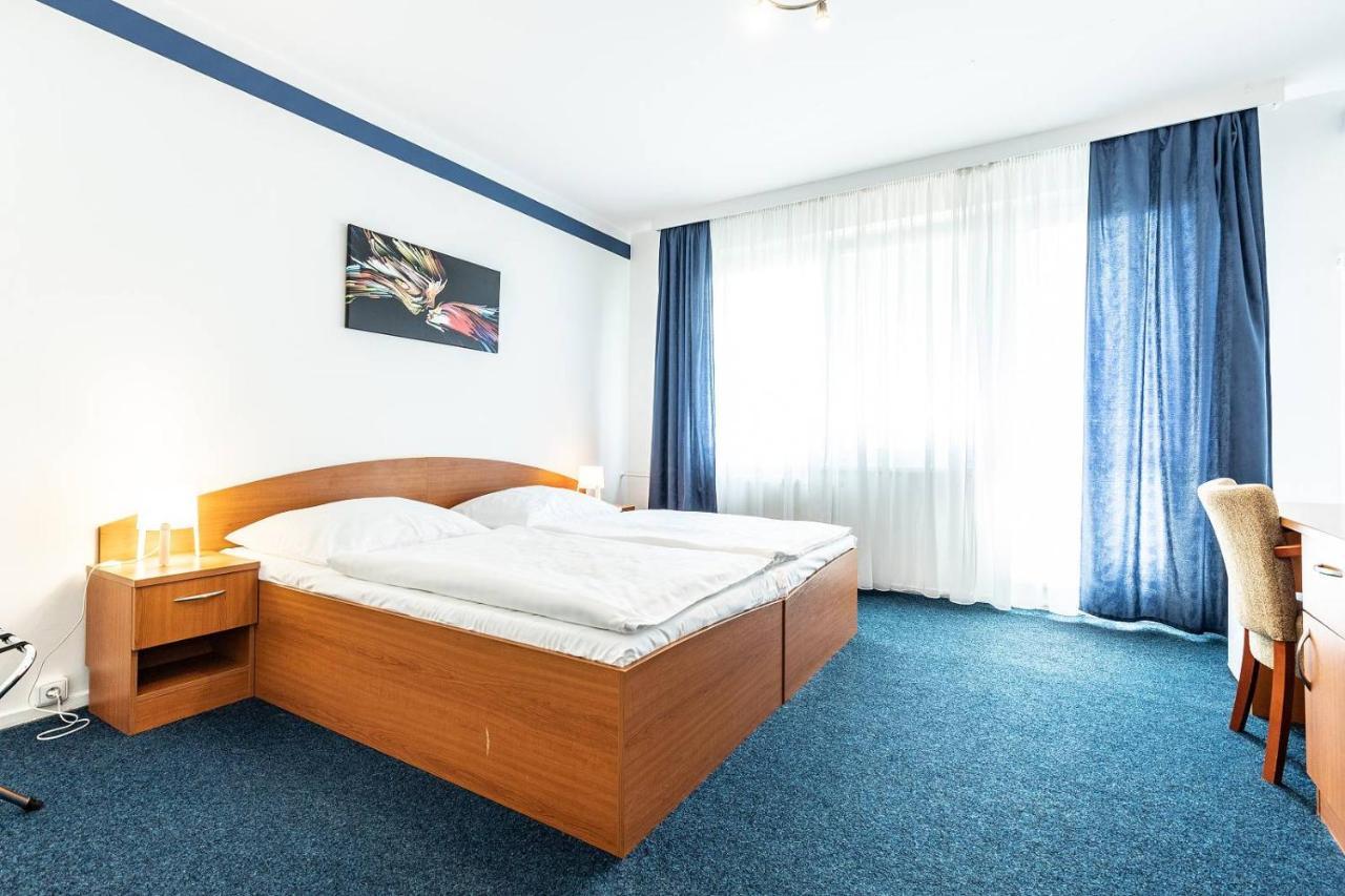 Hotel Krystal Hodonin Exterior photo