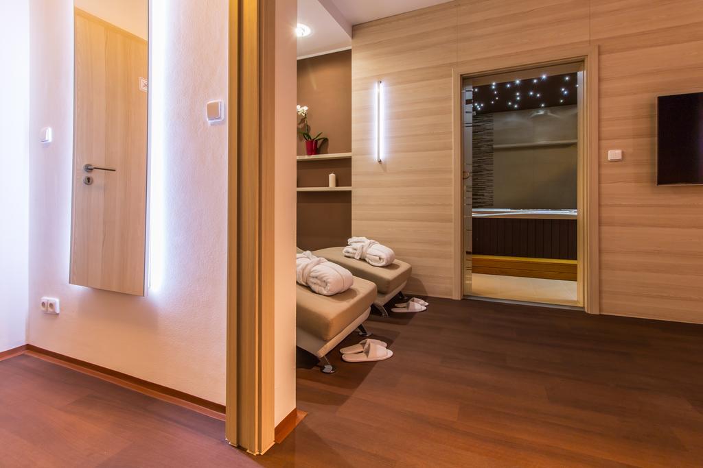 Hotel Krystal Hodonin Exterior photo