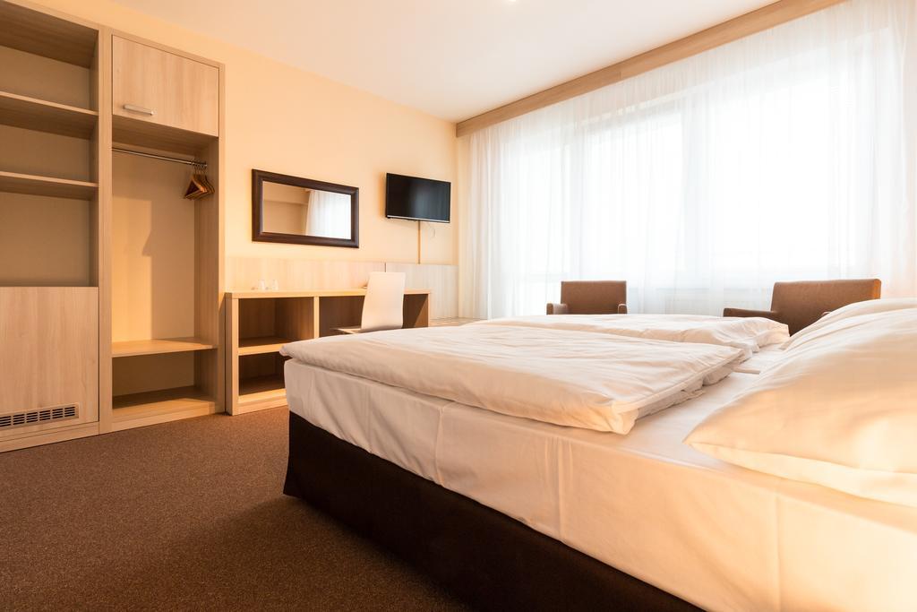 Hotel Krystal Hodonin Exterior photo